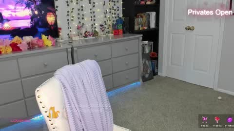 Snapshot of vegas_romance chatting on 02-24-25, 02:40 vegas_romance online show from 02-24-25, 02:40