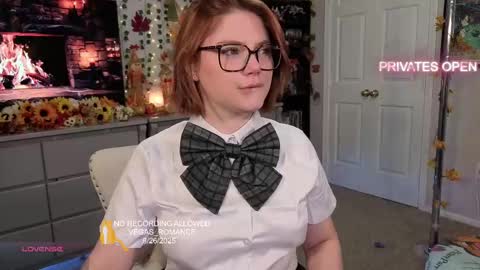 Snapshot of vegas_romance chatting on 09-27-25, 12:04 vegas_romance online show from 09-27-25, 12:04