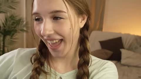 Maria online show from 11-08-25, 01:55