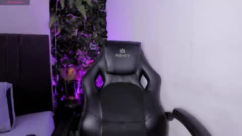 Isabella online show from 11-14-25, 08:29