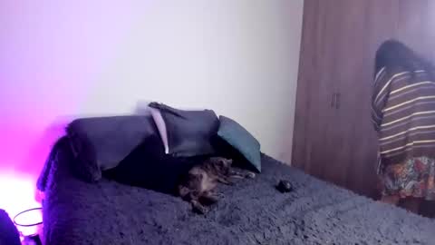 velmoon online show from 10-22-25, 06:29