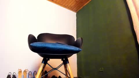 Sara online show from 10-25-25, 11:43