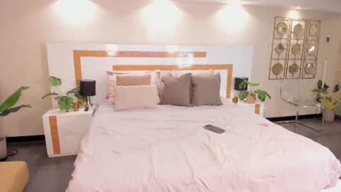 Snapshot of veluna_ chatting on 07-15-26, 11:15 veluna_ online show from 07-15-26, 11:15