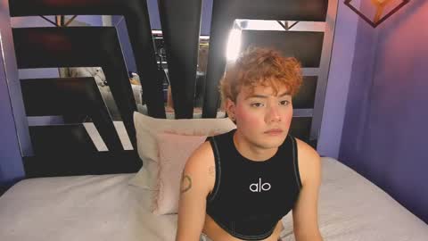 Snapshot of veluniliore chatting on 04-25-26, 04:04 Veluni online show from 04-25-26, 04:04