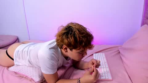 Snapshot of veluniliore chatting on 05-14-26, 03:08 Veluni online show from 05-14-26, 03:08