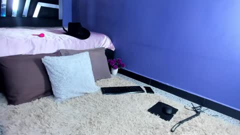 Snapshot of veluniliore chatting on 05-23-26, 10:03 Veluni online show from 05-23-26, 10:03