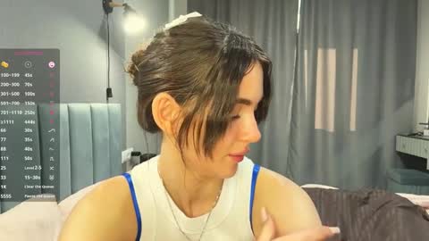 Snapshot of veluxe chatting on 05-18-26, 03:07 Nia online show from 05-18-26, 03:07