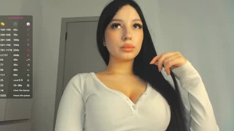 Snapshot of veluxe chatting on 05-31-26, 07:04 Nia online show from 05-31-26, 07:04