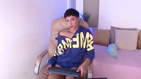 An online show from 06-10-26, 04:34