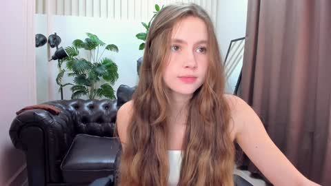 velvet_cherry online show from 02-05-25, 03:31