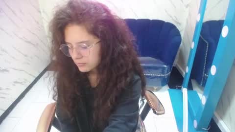 velvet_moon_v online show from 03-18-26, 01:47