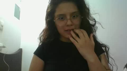 velvet_moon_v online show from 04-07-26, 10:42