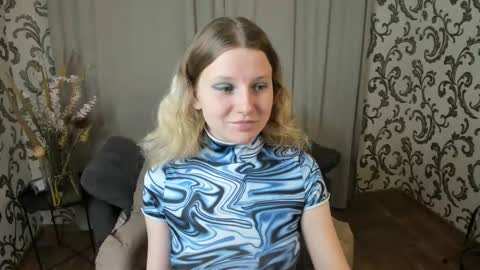 velvet_peach_ online show from 11-26-25, 11:33