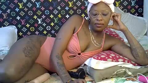 velvet online show from 10-22-25, 04:35