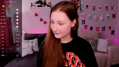 Snapshot of velvetcherry_ chatting on 04-25-26, 07:55 Mia online show from 04-25-26, 07:55