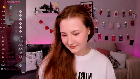 Snapshot of velvetcherry_ chatting on 04-29-26, 08:51 Mia online show from 04-29-26, 08:51