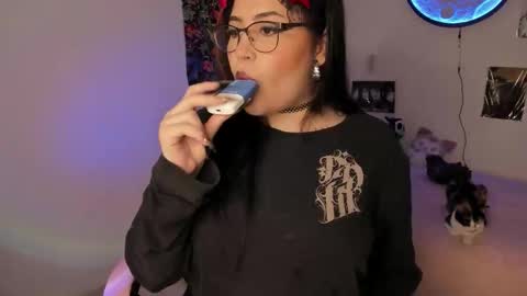 Snapshot of velvetfangs chatting on 09-11-25, 06:35 Dani online show from 09-11-25, 06:35