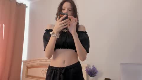 Kelly online show from 04-12-26, 06:40