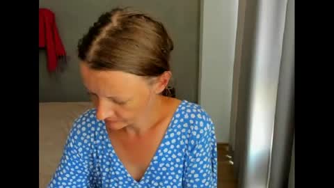Snapshot of velvetzara chatting on 07-28-26, 04:05 velvetzara online show from 07-28-26, 04:05