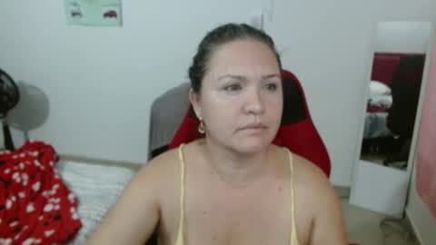 Snapshot of venecasexy44 chatting on 10-05-25, 09:29 venecasexy44 online show from 10-05-25, 09:29