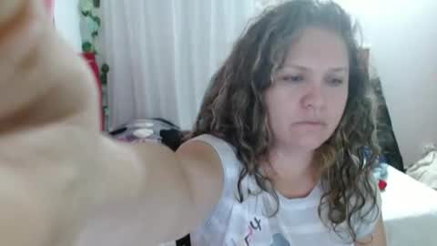 Snapshot of venecasexy44 chatting on 10-24-25, 10:00 venecasexy44 online show from 10-24-25, 10:00