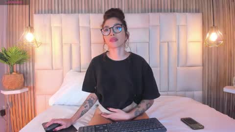 venez sofia  online show from 12-16-25, 10:48