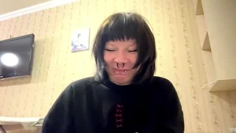 Snapshot of venniestickfort chatting on 06-22-26, 06:16 Alex online show from 06-22-26, 06:16