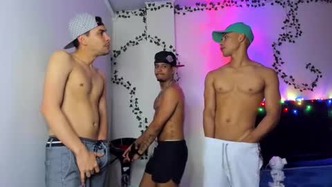 Snapshot of venus_boy2 chatting on 11-05-25, 04:23 venus_boy2 online show from 11-05-25, 04:23