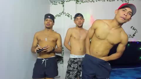 Snapshot of venus_boy2 chatting on 11-07-25, 04:23 venus_boy2 online show from 11-07-25, 04:23