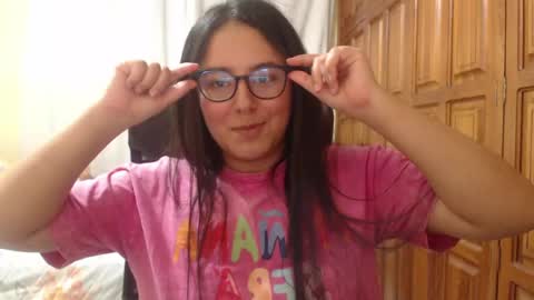 Snapshot of venus_cat_ chatting on 05-18-26, 04:07 Venus online show from 05-18-26, 04:07