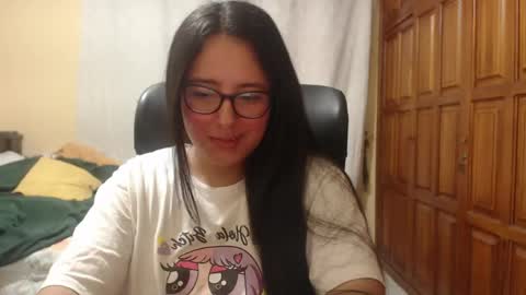 Snapshot of venus_cat_ chatting on 05-23-26, 10:25 Venus online show from 05-23-26, 10:25
