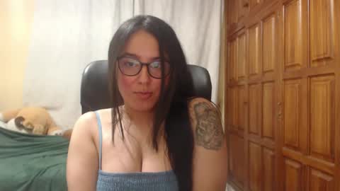Snapshot of venus_cat_ chatting on 05-25-26, 11:00 Venus online show from 05-25-26, 11:00