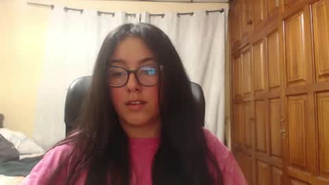 Snapshot of venus_cat_ chatting on 05-27-26, 06:10 Venus online show from 05-27-26, 06:10