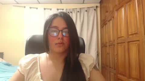 Snapshot of venus_cat_ chatting on 06-15-26, 11:51 Venus online show from 06-15-26, 11:51