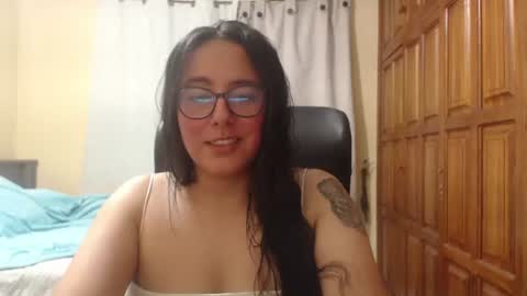 Snapshot of venus_cat_ chatting on 06-18-26, 02:01 Venus online show from 06-18-26, 02:01