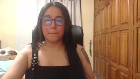 Snapshot of venus_cat_ chatting on 06-23-26, 01:47 Venus online show from 06-23-26, 01:47