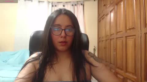 Snapshot of venus_cat_ chatting on 06-25-26, 06:56 Venus online show from 06-25-26, 06:56