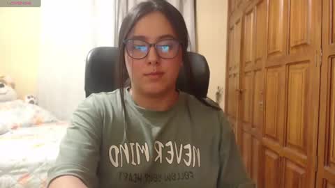Snapshot of venus_cat_ chatting on 06-28-26, 01:44 Venus online show from 06-28-26, 01:44