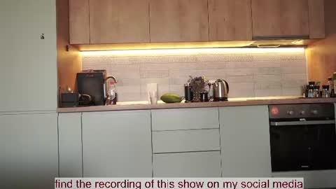 Snapshot of venus_in_jeans chatting on 07-19-26, 07:45 Bella online show from 07-19-26, 07:45