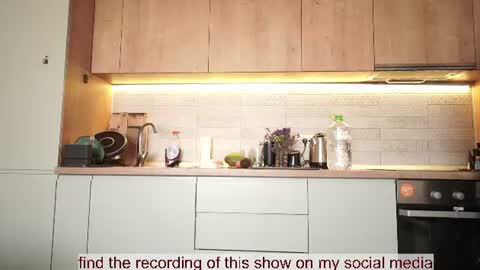 Snapshot of venus_in_jeans chatting on 07-21-26, 08:49 Bella online show from 07-21-26, 08:49
