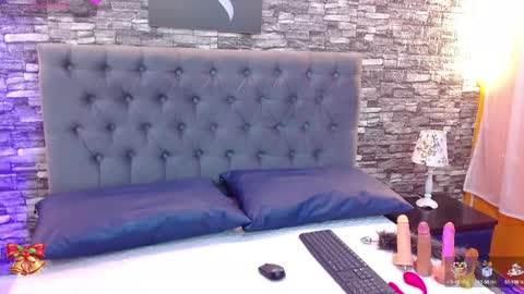 Snapshot of venus_medussa chatting on 12-15-24, 08:25 Medussa online show from 12-15-24, 08:25