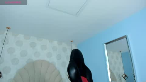 Snapshot of venusgreys1 chatting on 05-19-26, 12:11 VENUS online show from 05-19-26, 12:11
