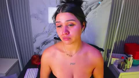 Venusowen  online show from 04-18-26, 08:31