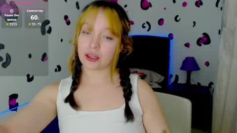 Snapshot of vero_doll12 chatting on 05-19-26, 01:50 Verinica online show from 05-19-26, 01:50