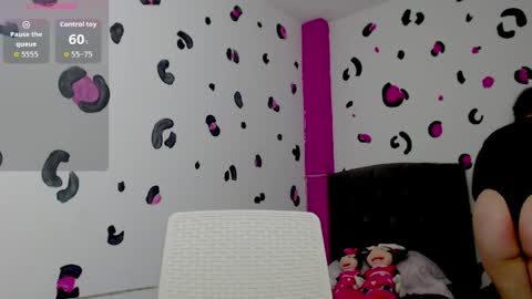 Snapshot of vero_doll12 chatting on 05-28-26, 01:41 Verinica online show from 05-28-26, 01:41