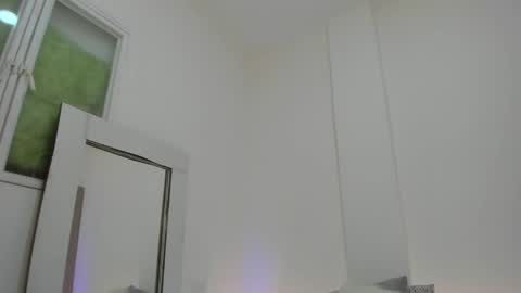 Veronica online show from 04-25-26, 11:24