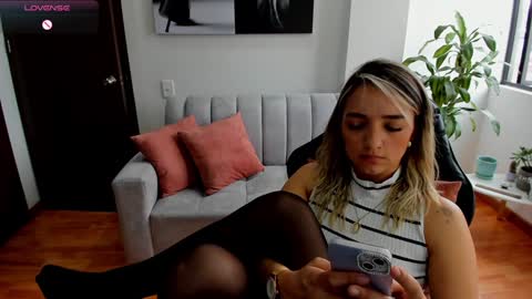 Snapshot of veromars_ chatting on 02-05-25, 06:59 Catalina online show from 02-05-25, 06:59