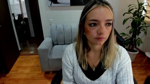 Snapshot of veromars_ chatting on 02-06-25, 12:26 Catalina online show from 02-06-25, 12:26