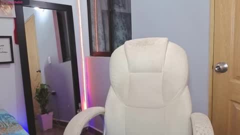 veronica_118 online show from 12-02-25, 08:30