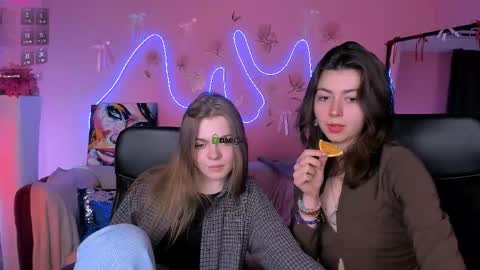 Snapshot of veronica_bubble chatting on 04-30-26, 08:57 Ronni online show from 04-30-26, 08:57